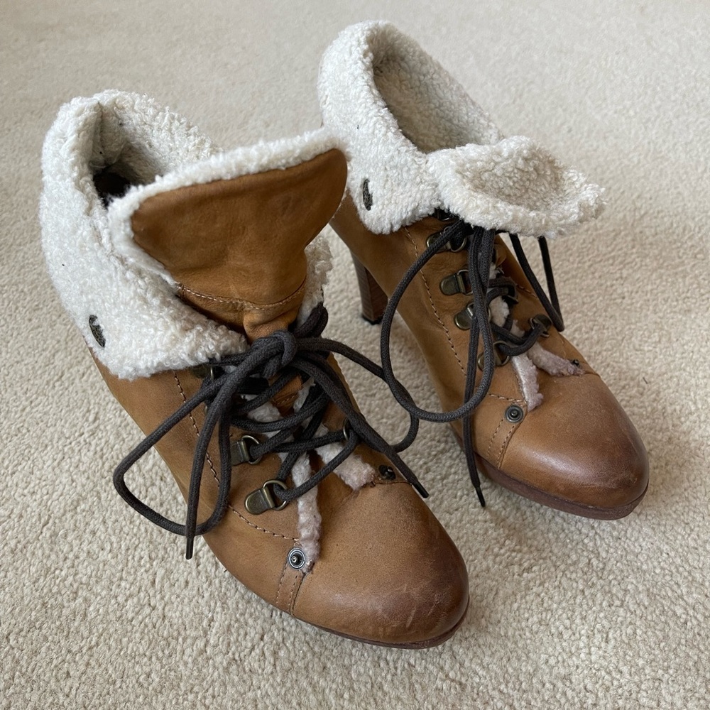 Sherpa Lines Leather Booties